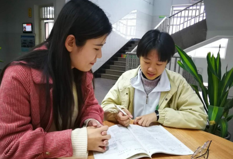 中小学教师“喜从天降”，2022年有望涨工资，哪些老师在范围内呢