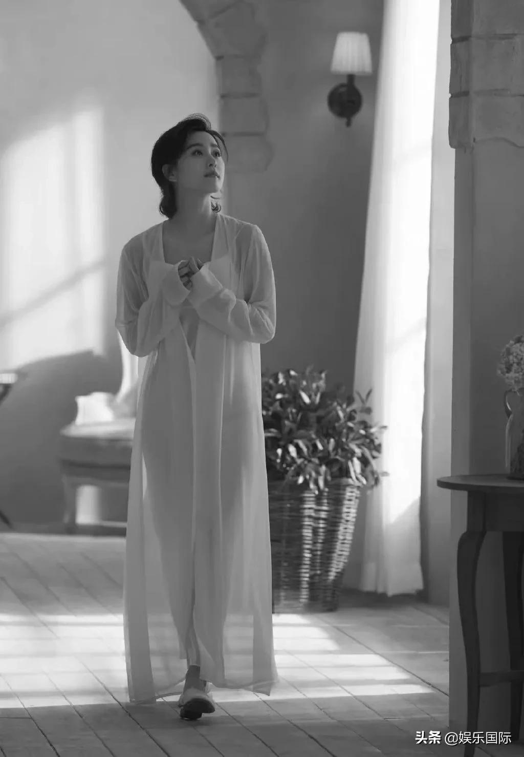刘诗诗黑白色系花絮照释出 颜值抗打气质好