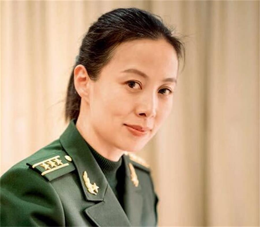 把广告牌里的明星，换成英雄人物照片！你支持吗？