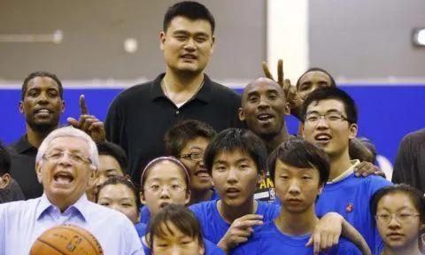 nba为什么不用铁网(世界篮球史发展的重要人物)