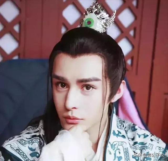 5位医美驻颜的男星，到古装剧里就露了原形，硅胶脸一目了然