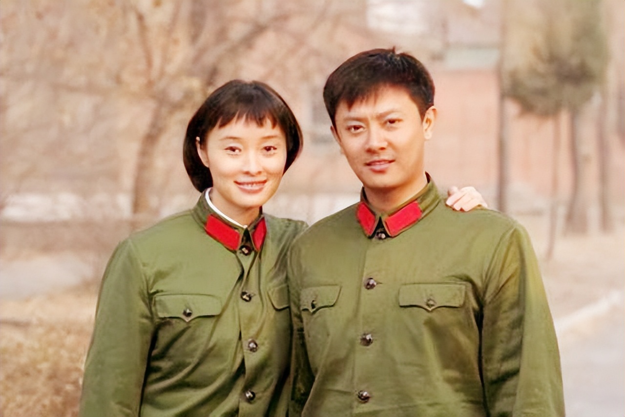 印小天与哈林娜离婚5年：他在悲痛中送走父亲，她单身带着儿子