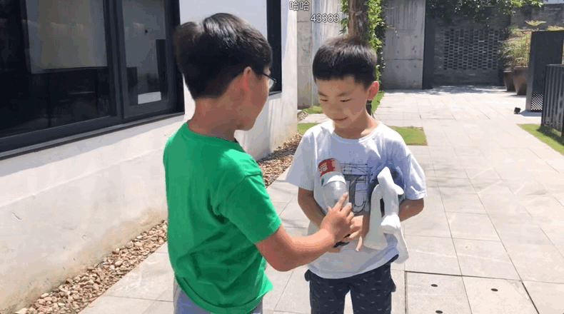 小學(xué)生們?cè)贐站講算法，網(wǎng)友：我只會(huì)阿巴阿巴