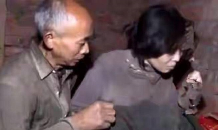 20岁花季少女，被拐入深山十几年，村民知情为何无人搭救？