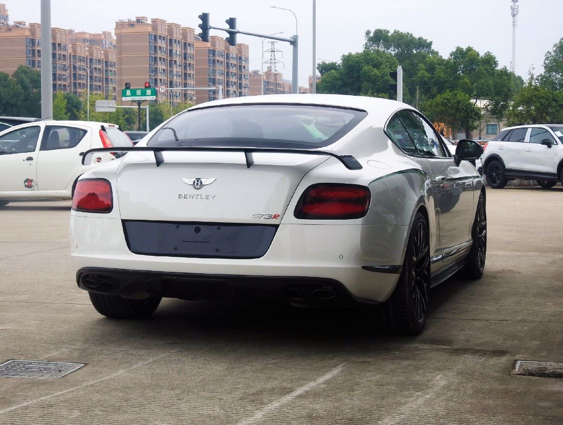 浙江首辆宾利GT3R，600万，内地30辆，4S店里的赔钱货