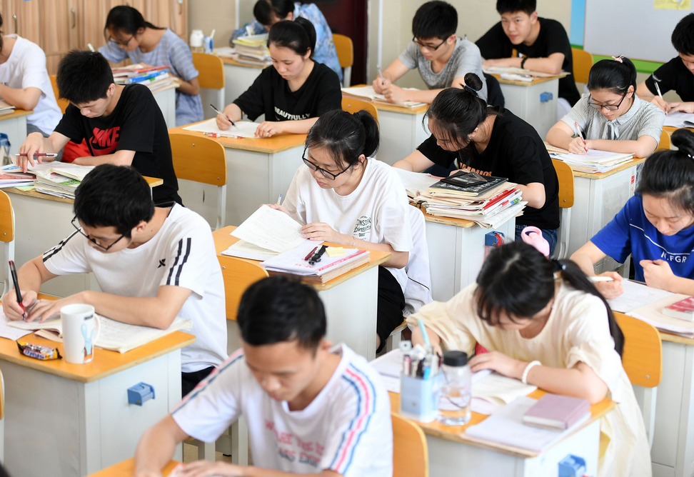 他高考作文6分，却被“川大”破格录取，可惜恃才傲物、气走导师