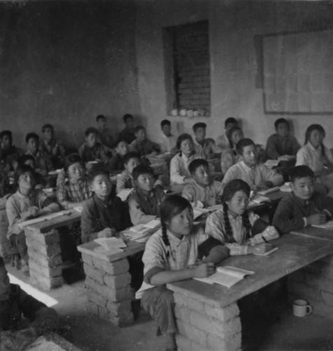 河南15岁男孩父亲去世，和母亲低保度日，4年后，以677分考上清华