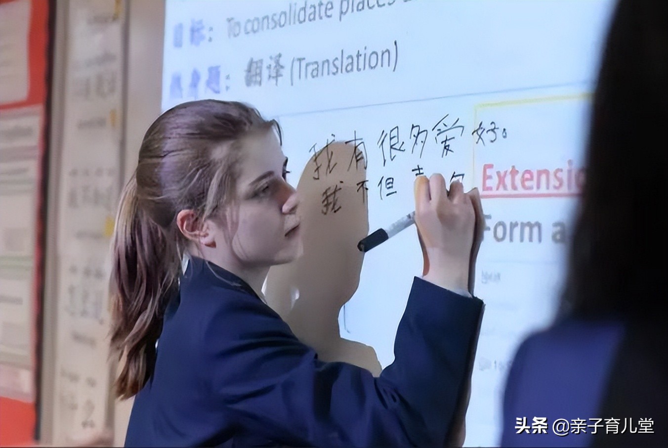 老外学中文掀起热潮，“不及格试卷”逗乐网友，汉语比英语难学吗