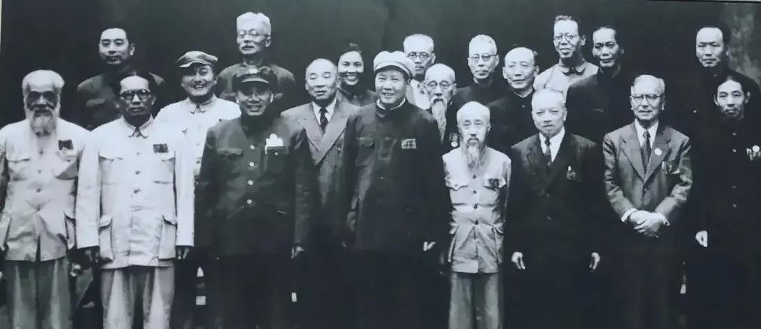 党和国家领导人排序(浅谈1954年9月国务院成立以前共和国国家领导人的排名)