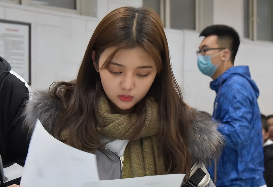 中传艺考成绩“第一”火了，颜值高且学习好，宛如小说男主角