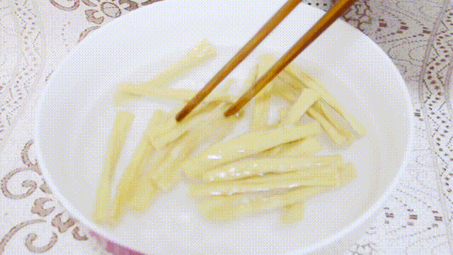 干腐竹泡发小窍门，又快又没硬心