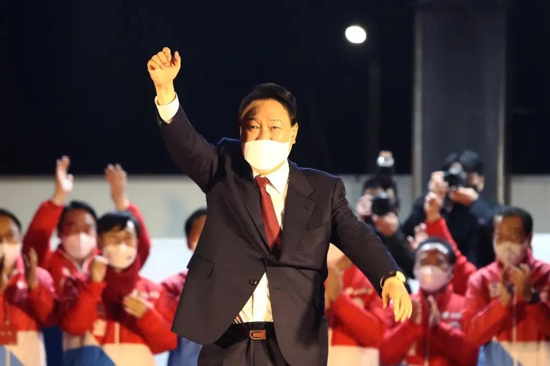 韩国的那些总统：风光的总统，牢狱的结局