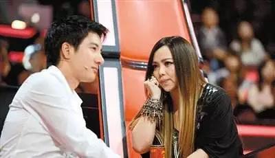 李靓蕾控诉王力宏10小时后，有6名明星受牵连，有的甚至连夜报警