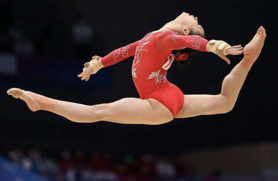 马华：中国首位健美操明星，90年代火遍全国，为何41岁英年早逝？