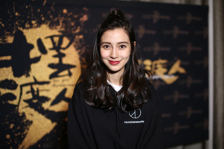 杨颖：离婚不到半年，失去靠山黄晓明的她，除了综艺还有什么？