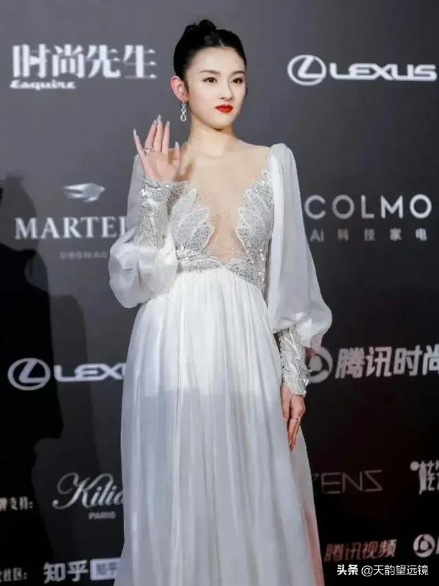 宋祖儿越来越有女人味了