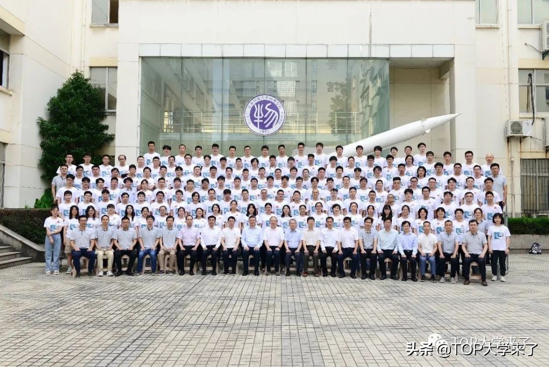 华科大最牛毕业照幕后-中国科大校友掌舵名校物理口