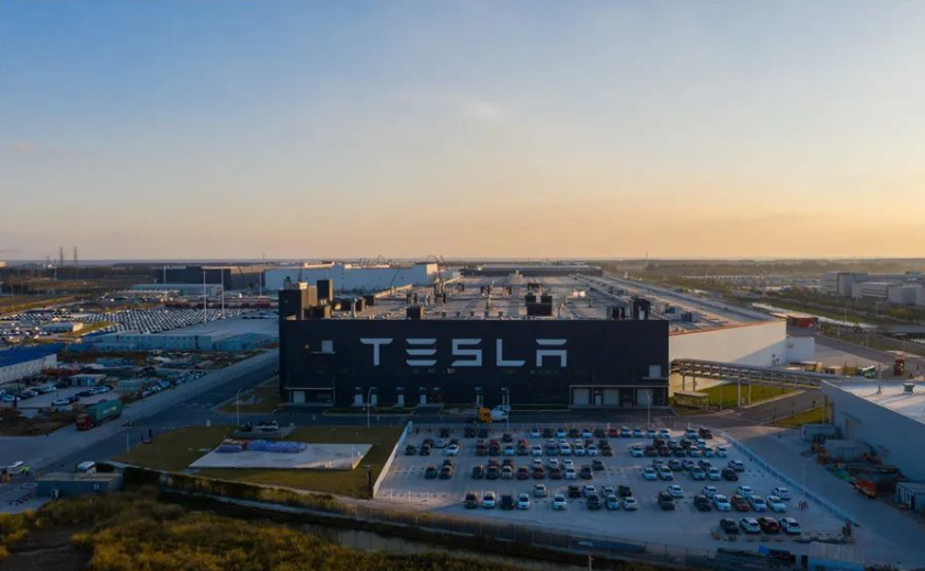 上海牌汽车：国产经典与特斯拉上海超级工厂的区別