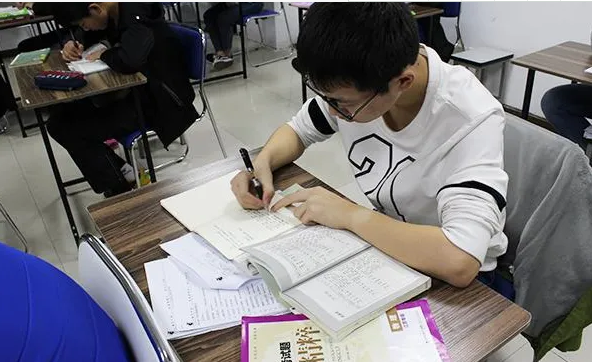 40多年前高考试卷曝光，学生表示生错年代，老师却说“想多了”