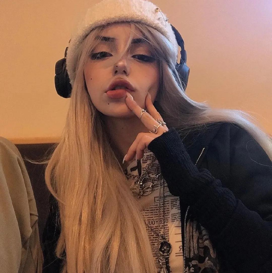 壁纸小馆:欧美女生头像 | 女生头像 | 高级感女生头像 | 惊艳全场的