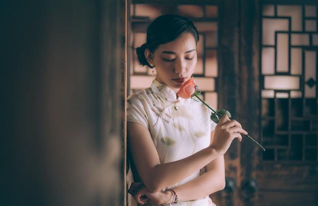 城府深的女人，除了看上去“老实”之外，大都有这三个共性