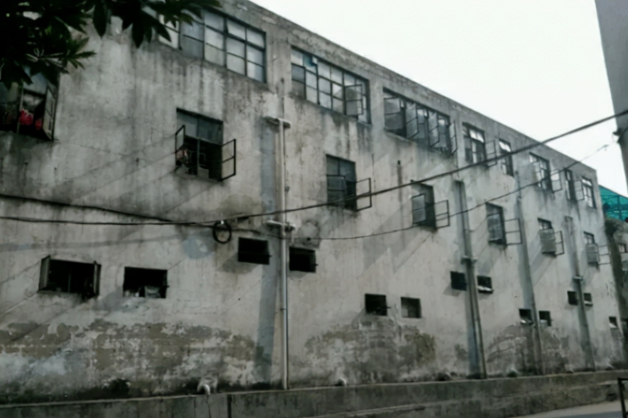 大学宿舍“寒酸度”排名，上学堪比荒野求生，部分照片引学生不适