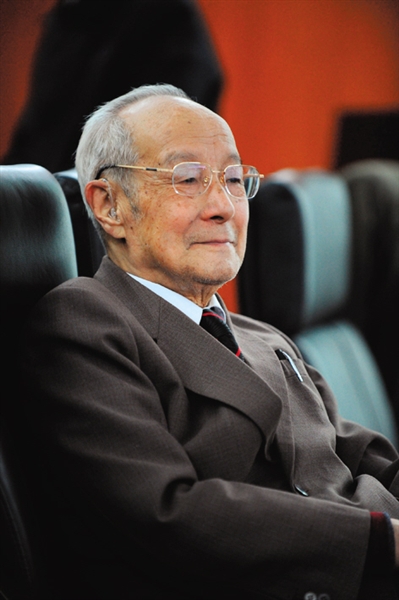 稀土大王：沉迷赌博败光百亿家产，儿子生活奢侈一顿饭花费41万