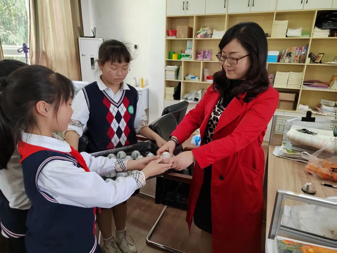 新兴小学劳动教育“小厨房”课程之“做青团”