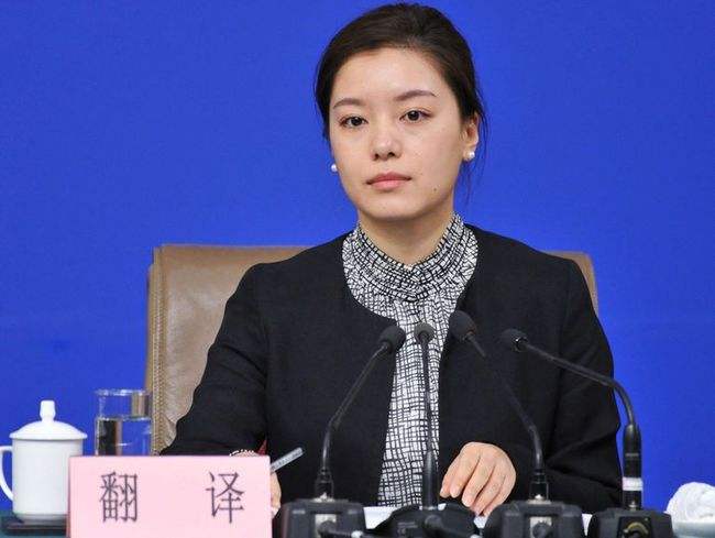 张京：17岁拒绝清北，21岁成外交翻译官，中美对话16分钟惊艳世界