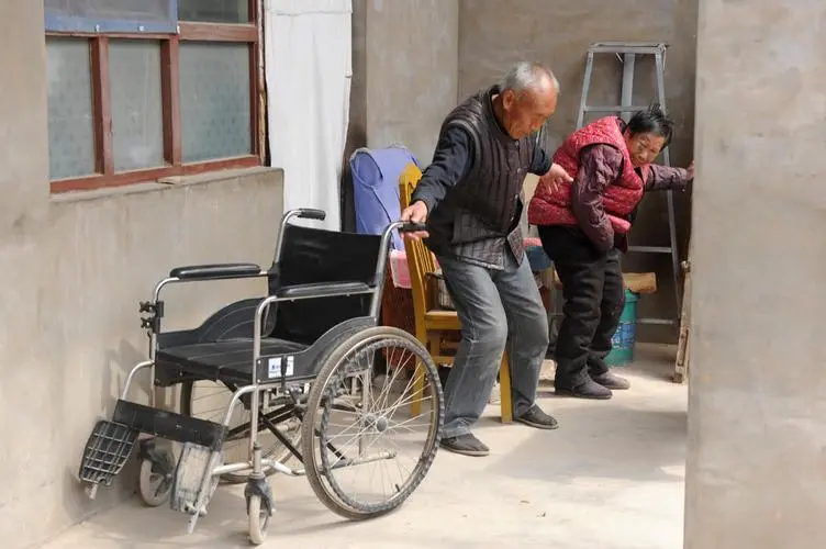 脑梗人群为什么越来越多？奉劝：常吃这2种食物会增加患病风险