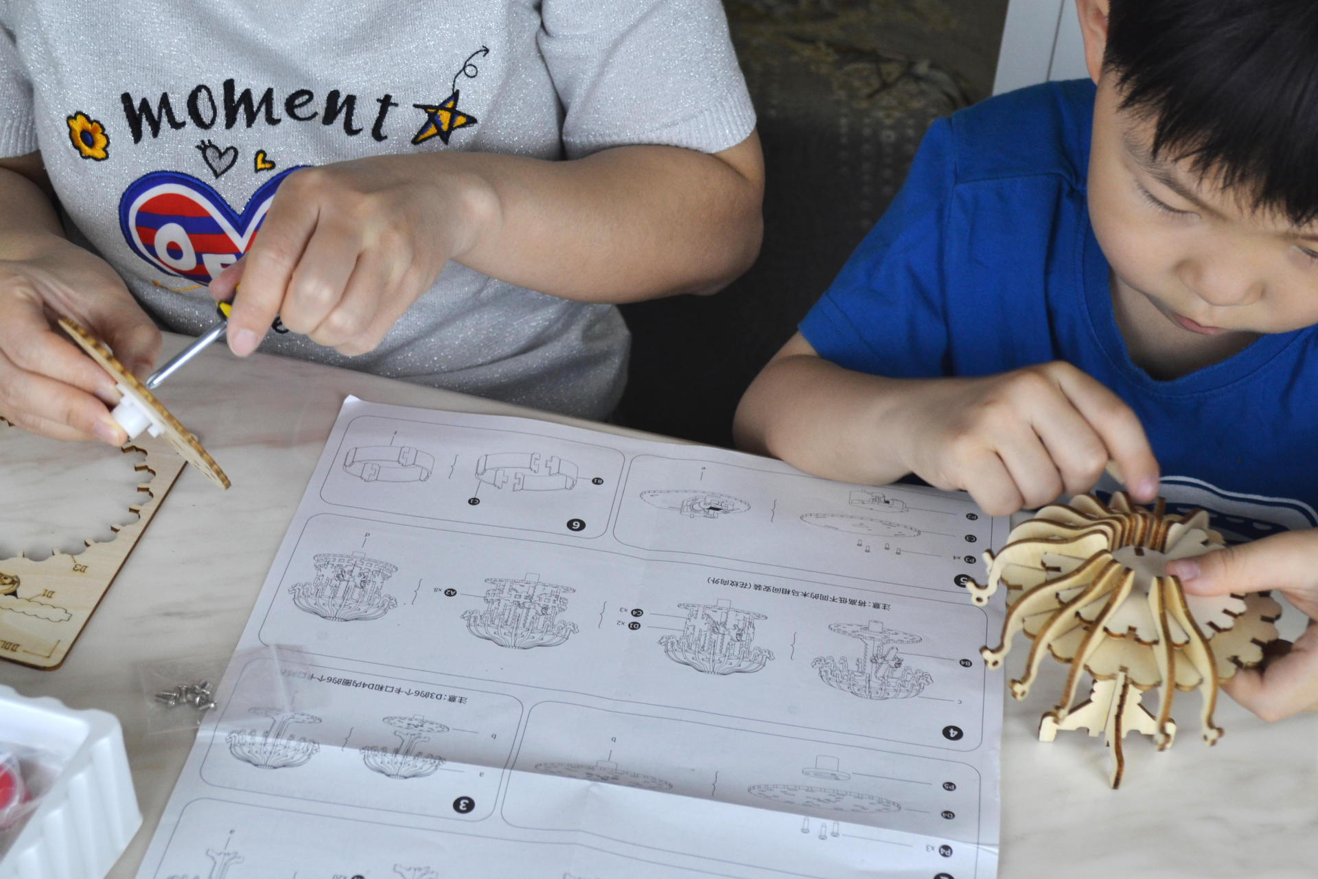 乐趣无穷 亲子互动和萌宝一起 玩玩当当狸旋转木马八音盒