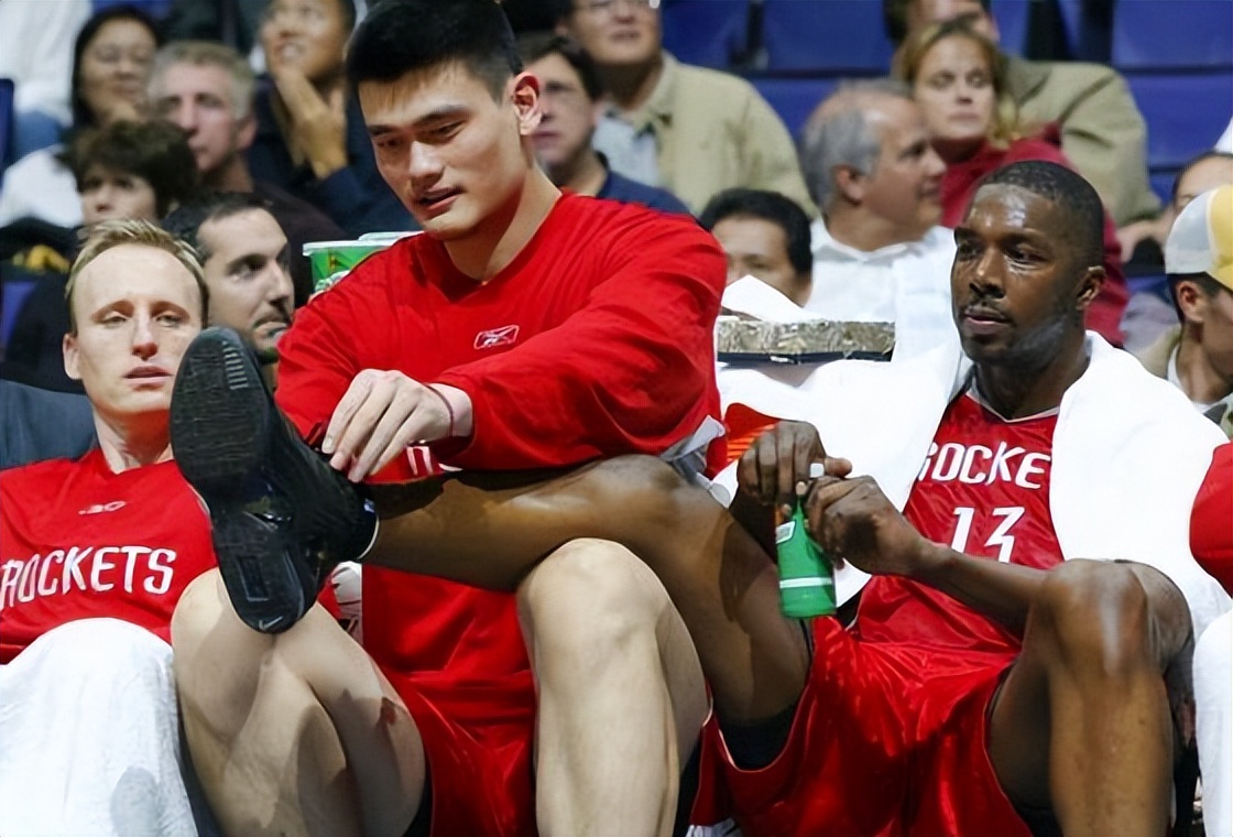 为什么nba禁止穿球衣(不能跟拉拉队恋爱，禁止穿69号球衣，NBA这些潜规则真奇葩)