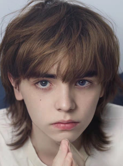 清华学霸因颜值走红，长相帅气专业优质，但网友为其发际线担忧