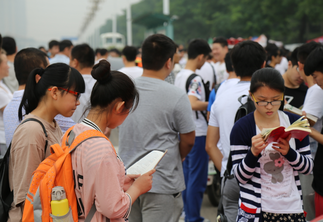 为何每年高考前夕，“避孕药”销量剧增，资深班主任含泪说出实情