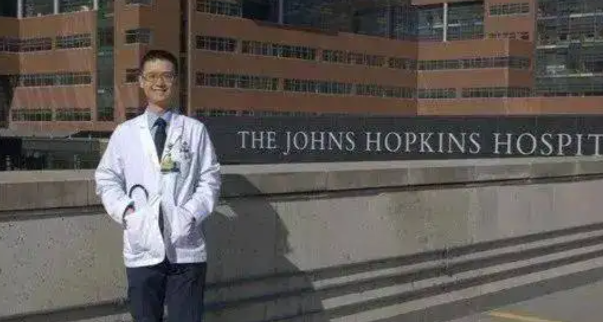 被11所美国大学拒收，高考703分无奈上清华，毕业后庆幸当年被拒