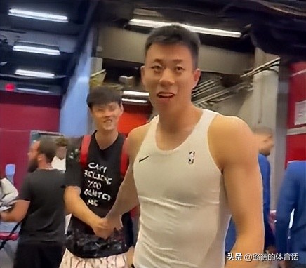 nba为什么有2个3分(恭喜！张镇麟NBA夏联首秀 2分47秒3分1板 苏群点评 本人霸气发声)