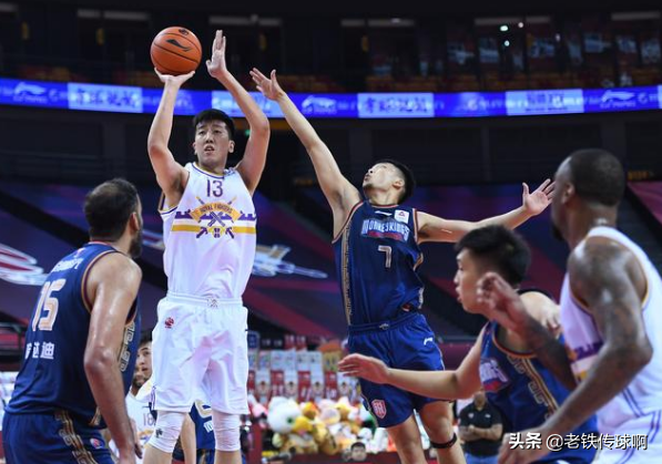 为什么cba主场那么多广告(十年球迷聊聊为何CBA的观赛体验比不上NBA，以及改进建议)