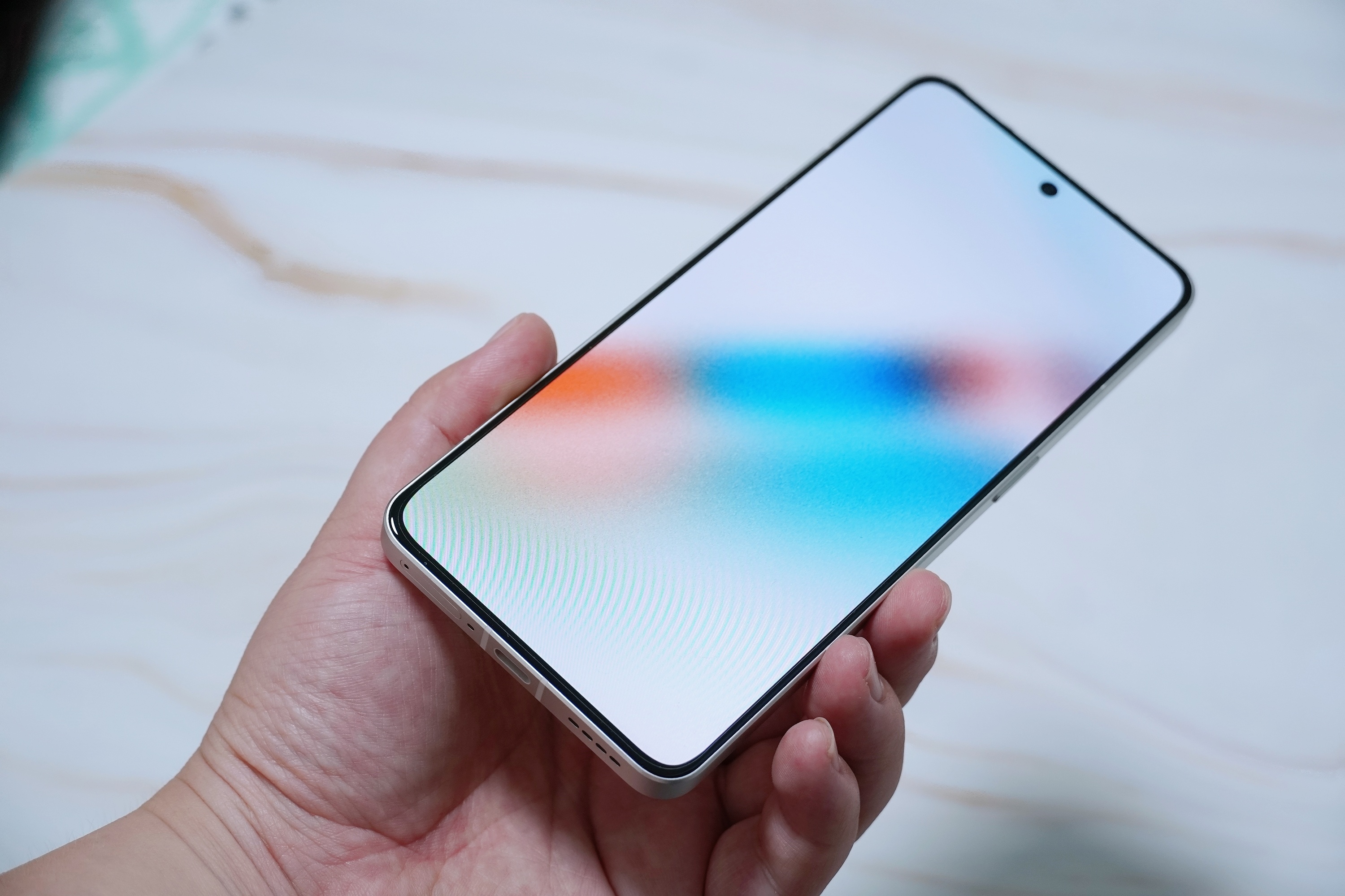 正面都是屏！真我GT2大师探索版超窄边框曝光，金属铆钉“LV”风