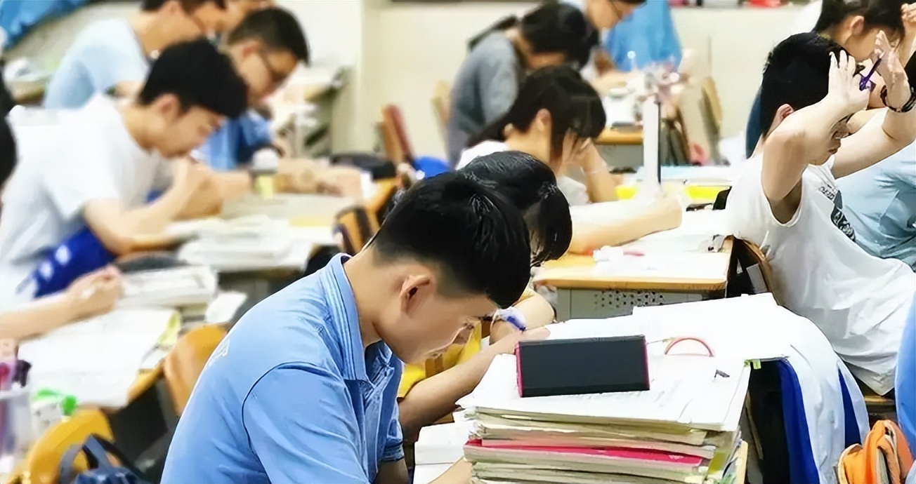 为啥高考规定用2b铅笔？看过扫描试卷心中有数，不当回事真吃亏