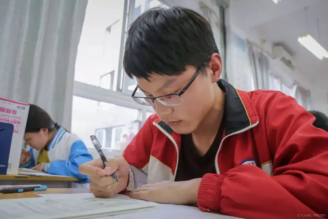 高考题会比模拟题简单吗？资深教师：真相可能出乎你的意料