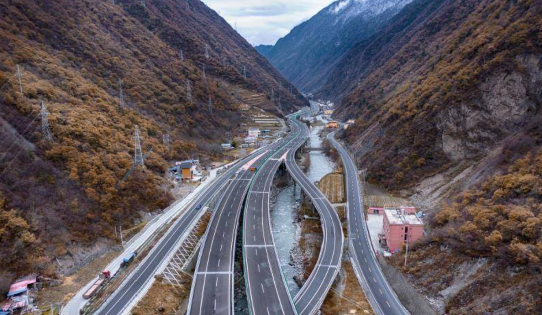 中国最难修建的五条道路，有的修了半个世纪，有的耗资近300亿