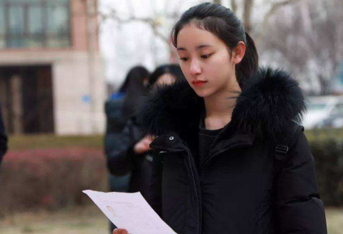 “上过大学”和“没上过大学”差在哪里？五张图一对比，恍然大悟