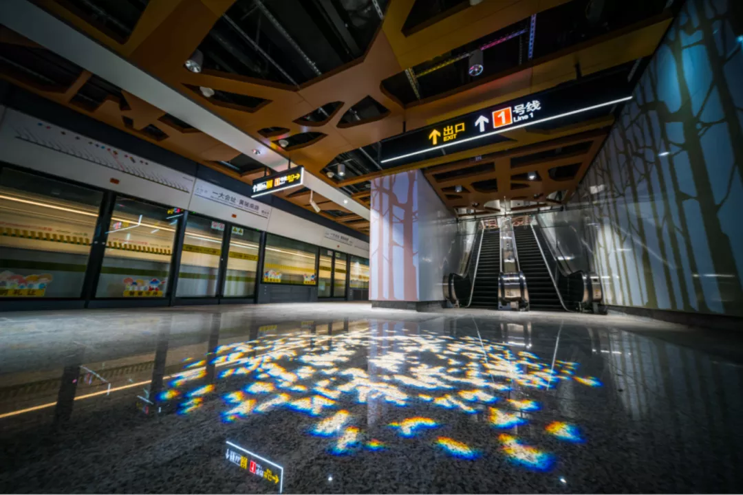 “最美车站”现身，2022上海网红打卡圣地，乘着地铁去旅行...