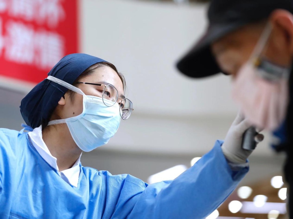 奥密克戎太可怕，2小时喝3升水难解干渴，江苏小伙有抗体也没用