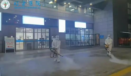 弘扬雷锋精神 白衣丹心传递爱心力量——记志愿服务队队长康鑫