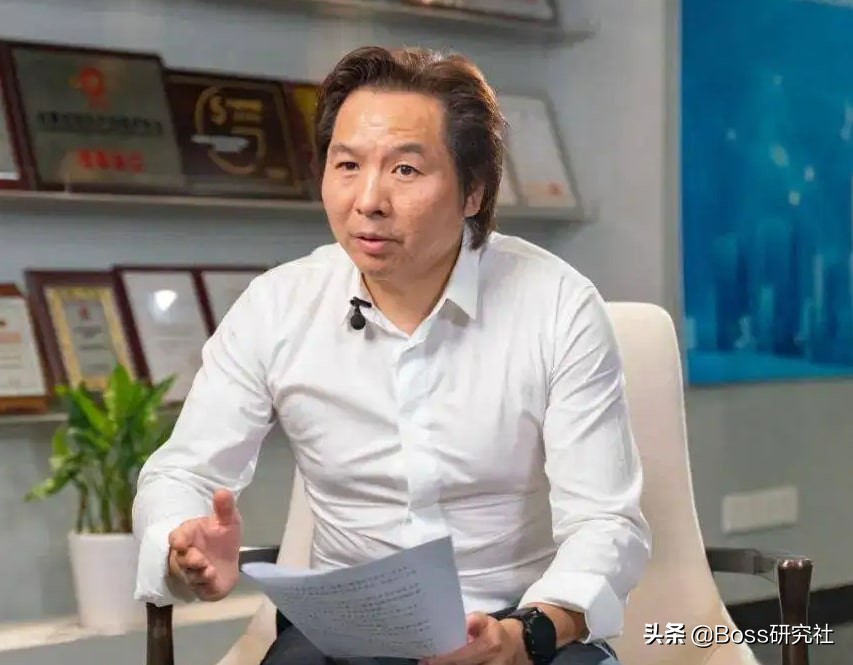 1974年寒冬12月,杨先进出生在抚州市广昌县的一个贫苦农村家庭,高中