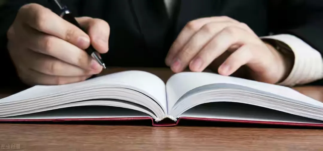 2000年，派出所长遭暗杀牵出系列杀人案：5死4残，名单上还有15人