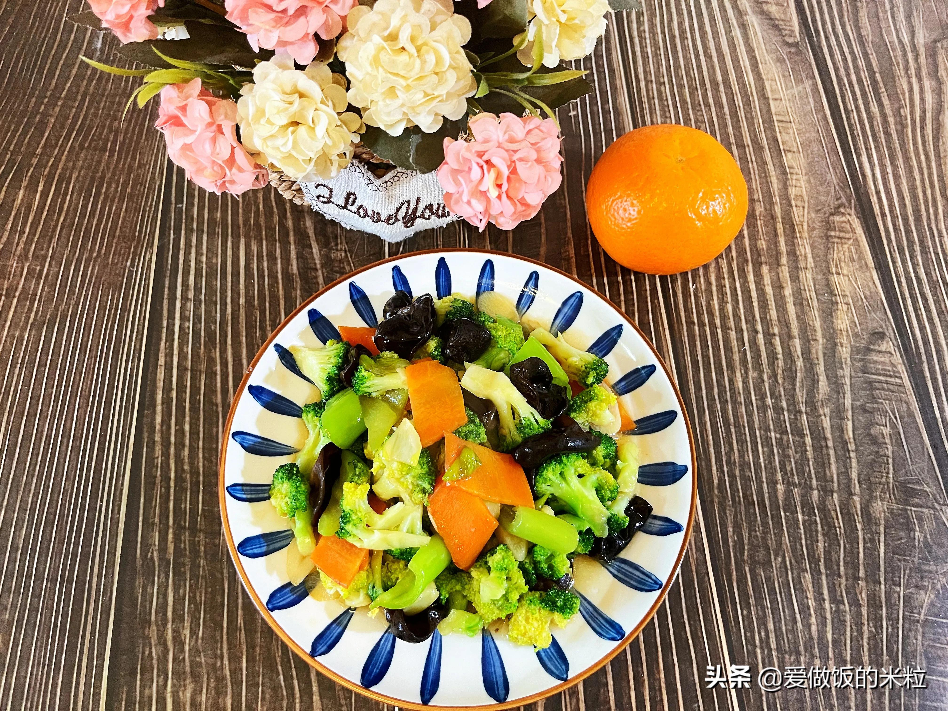 西蘭花怎麼炒好吃家常做法(家常菜清炒西藍花的配方)