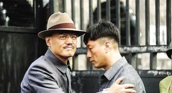 他是国家一级演员，离婚带儿子净身出户，最穷时全身上下只剩六百