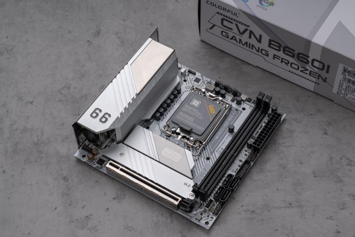 白色潮流小钢炮精品主板！七彩虹CVN B660I GAMING FROZEN V20测评